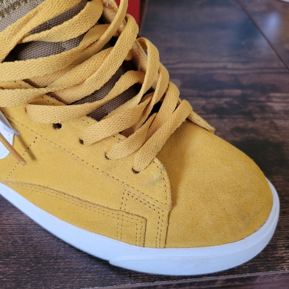 Women's size 10 Nike Blazer Mid Rebel sneakers - Picture 3 of 6